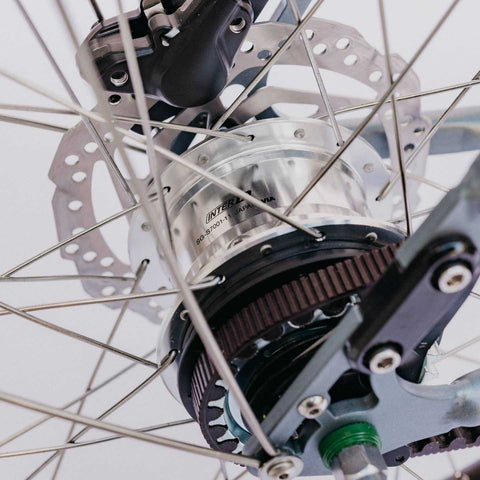 Nabenschaltung mit Scheibenbremse am Compact Cargobike Flinc. Hochwertige Komponenten für zuverlässige Performance.