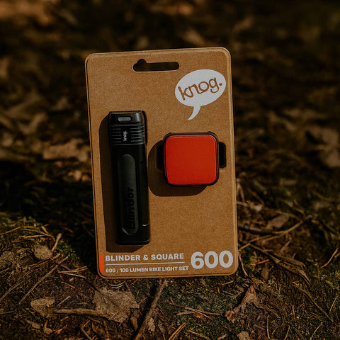 Knog Blinder Front & Rücklicht Set 600 Lumen für Fahrräder, ideal für Stadt- und Landfahrten. Kompaktes Design für maximale Sichtbarkeit.