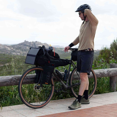 Miete Bikepacking Bombtrack Hook 54 (175-183cm) mit Fahrer auf Tour, ausgestattet für mehrtägige Bikepacking-Abenteuer | Batticuore