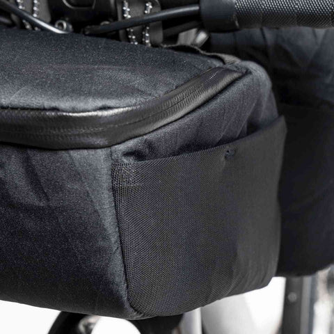 POC Ultra Bar Bag 4L an Fahrrad montiert