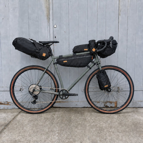 Miete Gravel-Packing Stavanger XL Fahrrad mit Gepäckträger und Taschen für Bikepacking