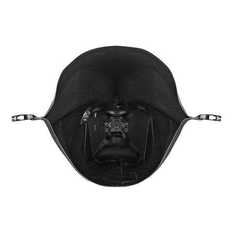 Innenansicht der Ortlieb Seat-Pack Satteltasche mit großem Stauraum und stabiler Halterung, geeignet als Rucksack-Ersatz beim Radfahren.