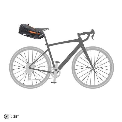 Ortlieb Seat-Pack 11L montiert an einem 28-Zoll-Rennrad, ideal für Bikepacking und sportliche Touren mit leichtem Gepäck.