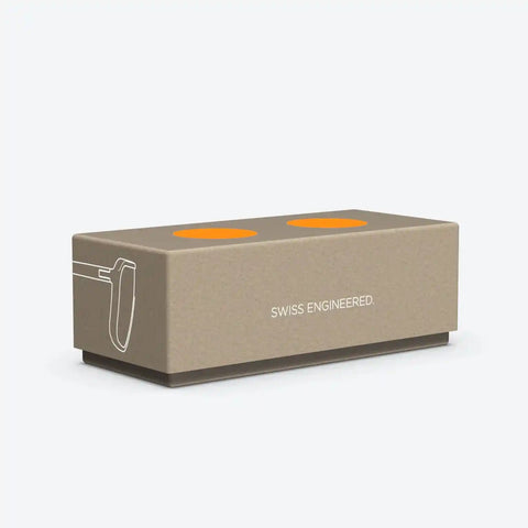 Verpackung der Ileve N°4 Lite Fahrradbrille mit Aufschrift 'Swiss Engineered', nachhaltiges Design für hochwertige Sportaccessoires.