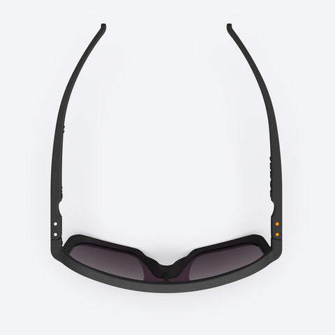 Draufsicht der Ileve No. 1 Velobrille in Schwarz mit violetten Gläsern, zeigt das durchdachte Rahmendesign für optimalen Halt beim Radfahren.