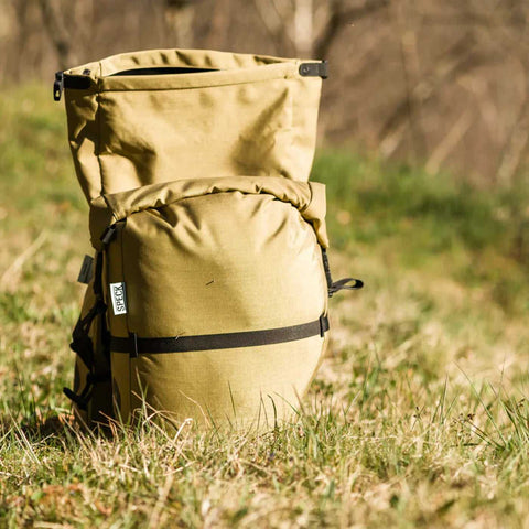 Gelbe wasserdichte Fahrrad-Gepäcktasche mit Rollverschluss, ideal für Touren, aus strapazierfähigem Material, mit Befestigungsgurten - SKU: 12345