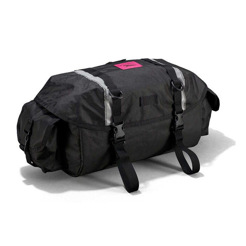 Schwarzer Swift Industries / Zeitgeist Pack (12L) mit robusten Gurten und reflektierenden Details für sicheres Fahrradpendeln und Outdoor-Abenteuer.